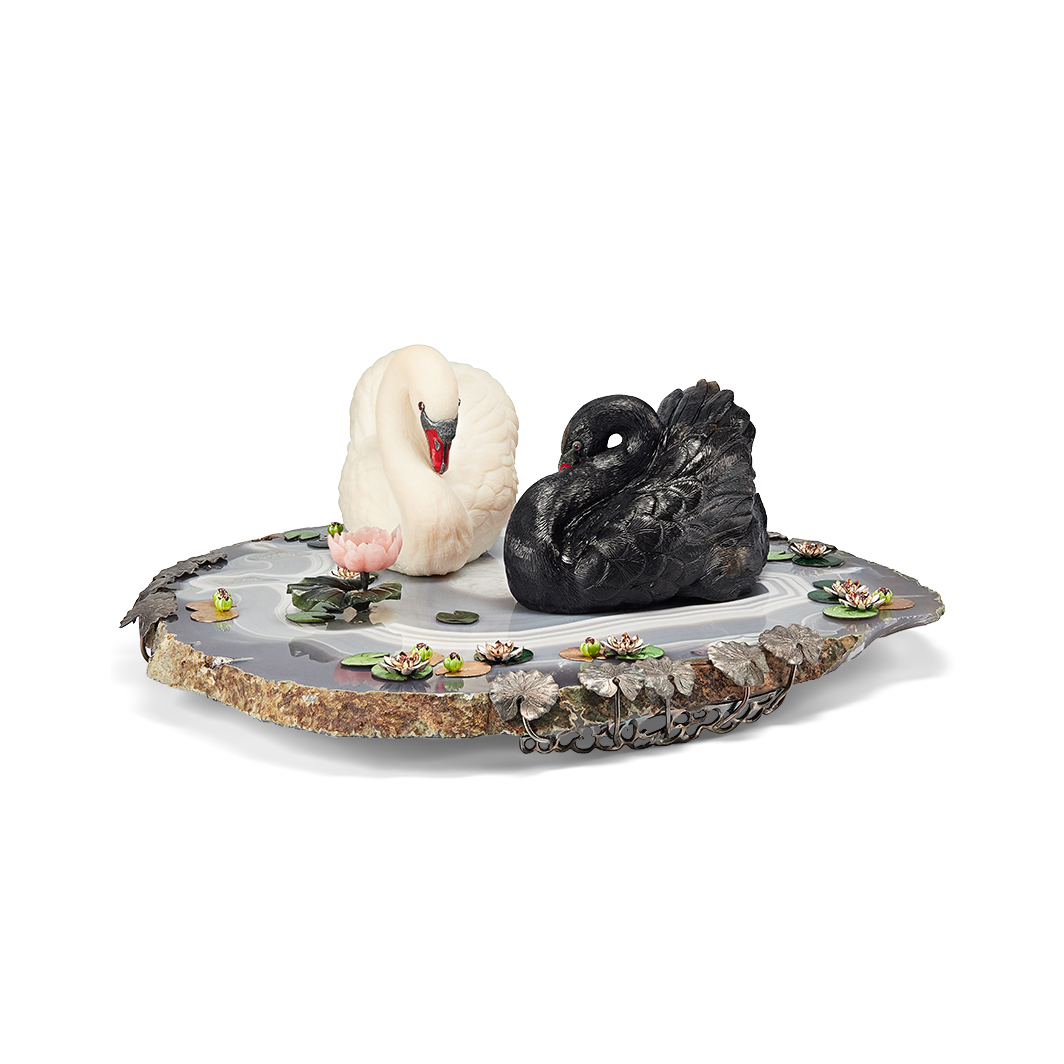 Камнерезная композиция "Лебединое озеро"