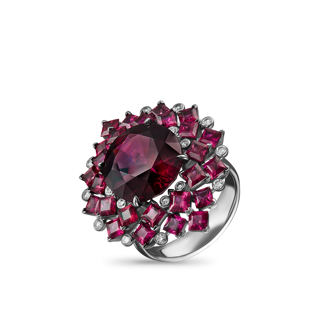 Кольцо с родолитом, рубинами и бриллиантами 